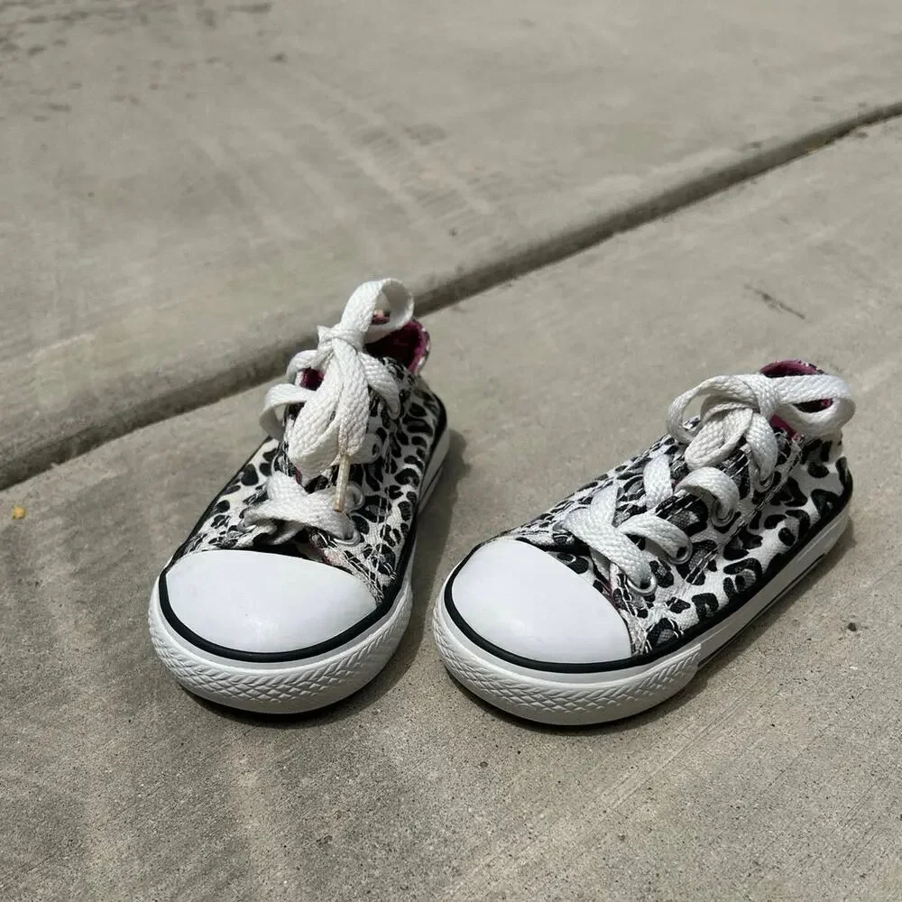 Girls converse all star animal print size 6